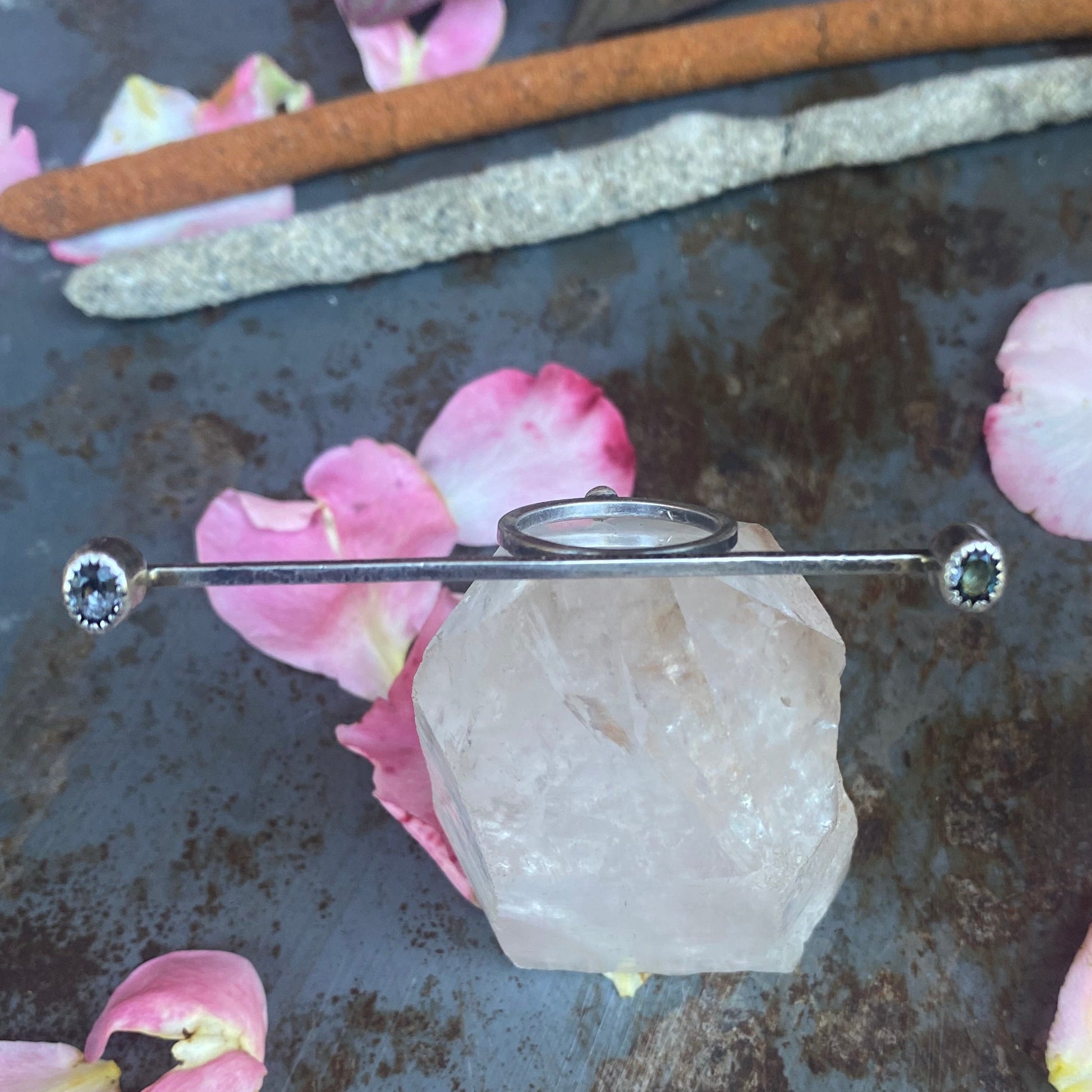 Edgy Ring with Spinel Gemstons